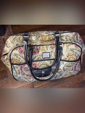 Vintage Floral design roller luggage with leather Croc-Effect Handles.